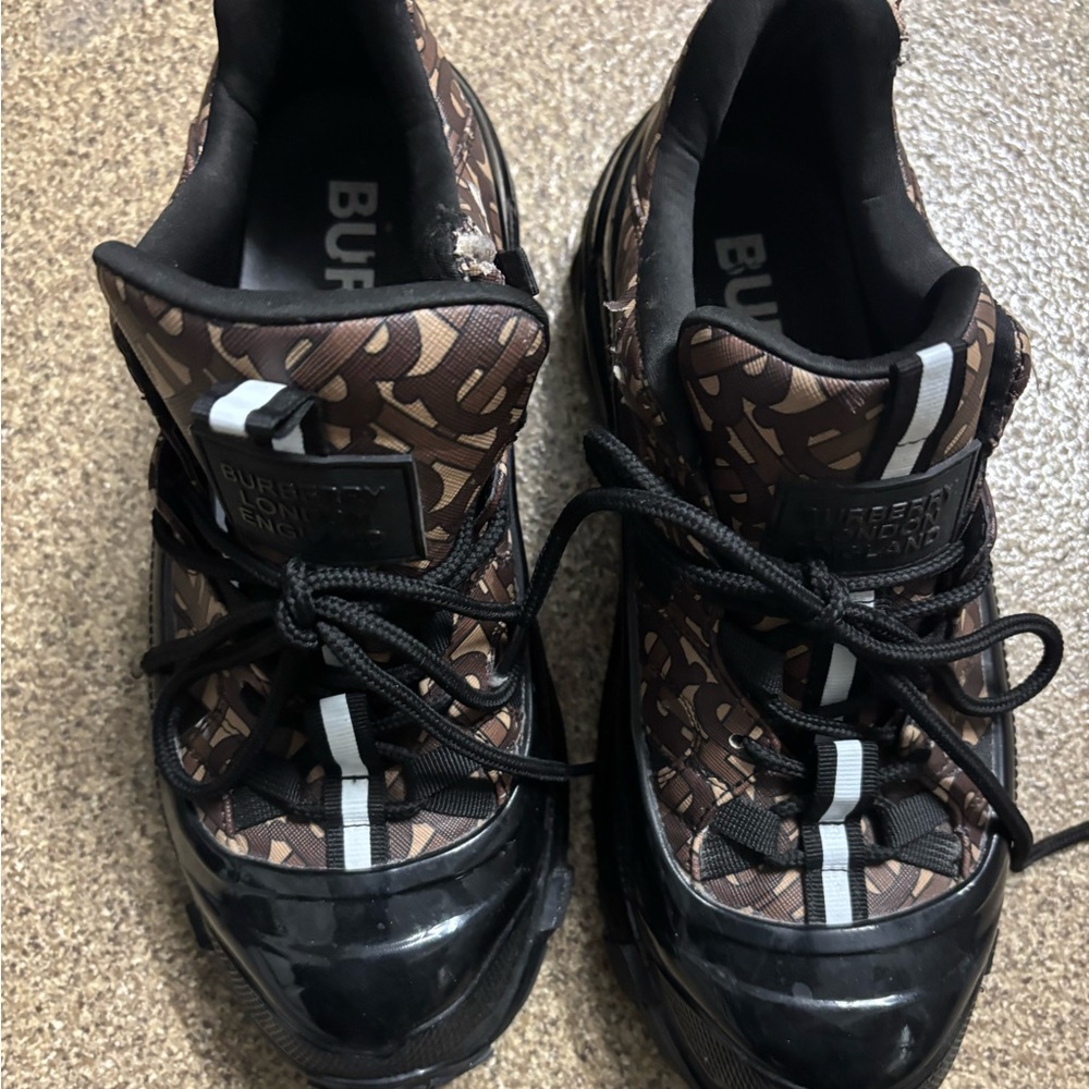 Used Burberry sneakers
